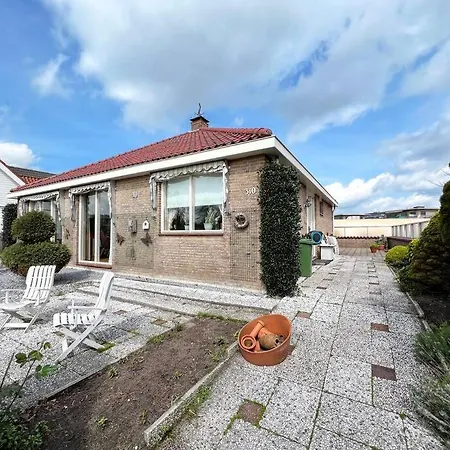 Apartment Unieke & Ruime Dijkwoning Aan Het Water