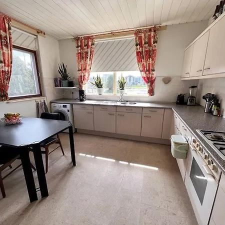 Unieke & Ruime Dijkwoning Aan Het Water *