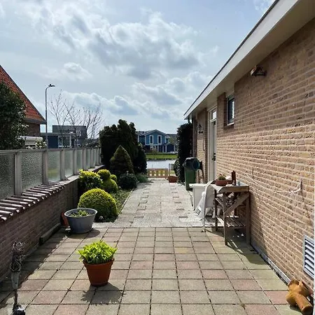 Unieke & Ruime Dijkwoning Aan Het Water * Amsterdam