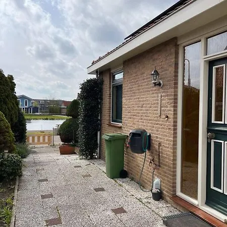 Unieke & Ruime Dijkwoning Aan Het Water * Amsterdam