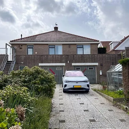 Unieke & Ruime Dijkwoning Aan Het Water *