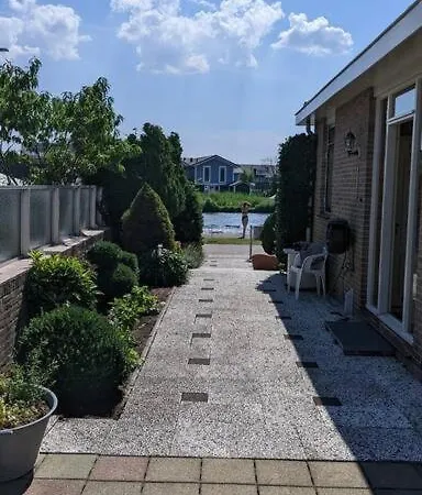 Unieke & Ruime Dijkwoning Aan Het Water *