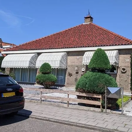 Unieke & Ruime Dijkwoning Aan Het Water *